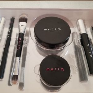 MALLY INSPIRED BEAUTY 7 PIECE COLOR COLLECTION